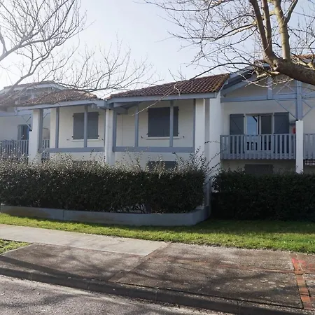 26 Les Cottages 2 -089 *